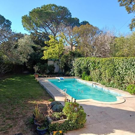 Studio Charmant Et Calme Villeneuve Les Avignon Entree Et Cour Independantes Climatisation Piscine Parking Exterior foto