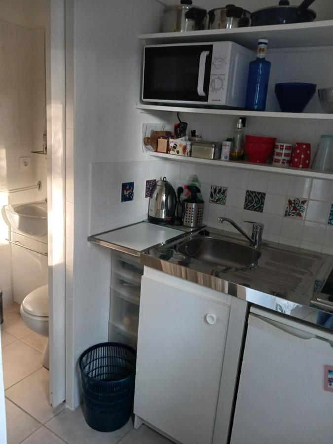 Studio Charmant Et Calme Villeneuve Les Avignon Entree Et Cour Independantes Climatisation Piscine Parking Exterior foto