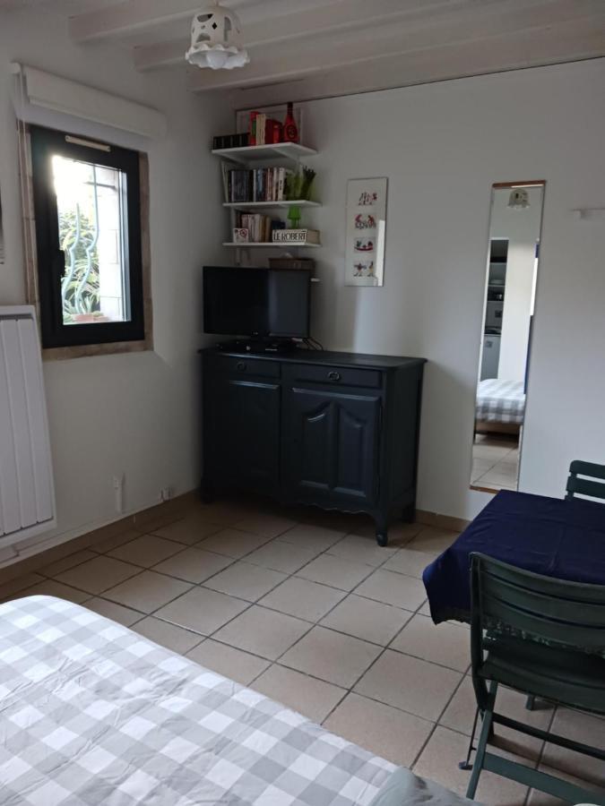 Studio Charmant Et Calme Villeneuve Les Avignon Entree Et Cour Independantes Climatisation Piscine Parking Exterior foto