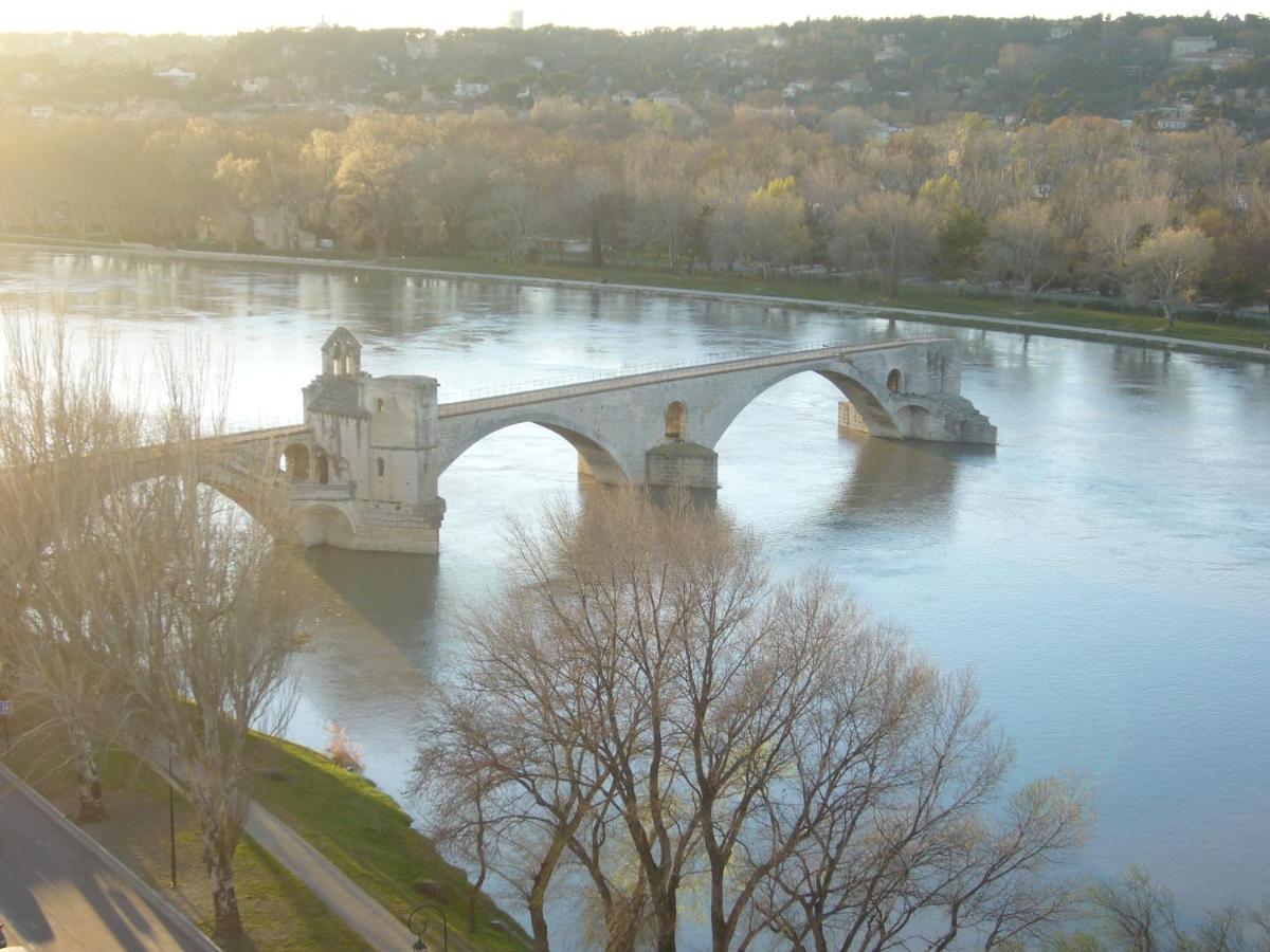 Studio Charmant Et Calme Villeneuve Les Avignon Entree Et Cour Independantes Climatisation Piscine Parking Exterior foto