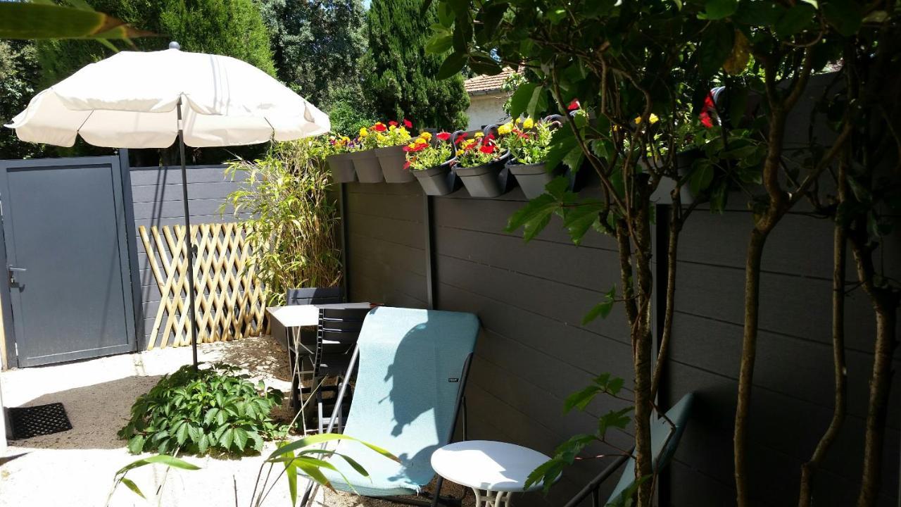 Studio Charmant Et Calme Villeneuve Les Avignon Entree Et Cour Independantes Climatisation Piscine Parking Exterior foto